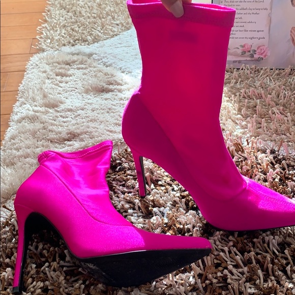 Pink booties - Picture 1 of 3